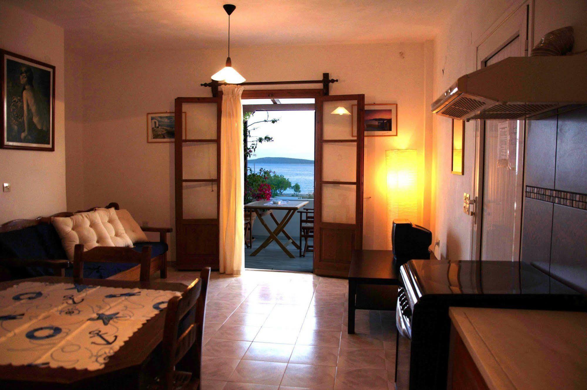 Michalis Apartments Near The Beaches With Sea View Páros Buitenkant foto