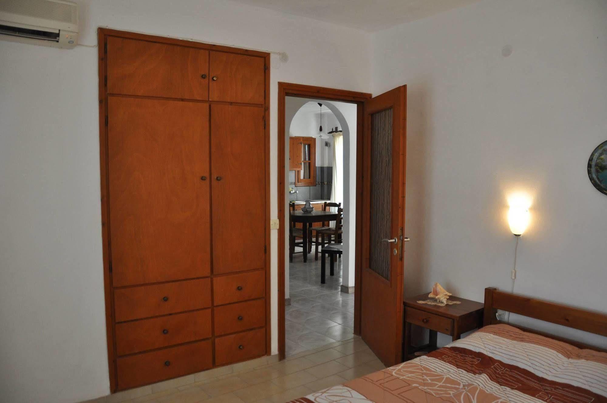 Michalis Apartments Near The Beaches With Sea View Páros Buitenkant foto