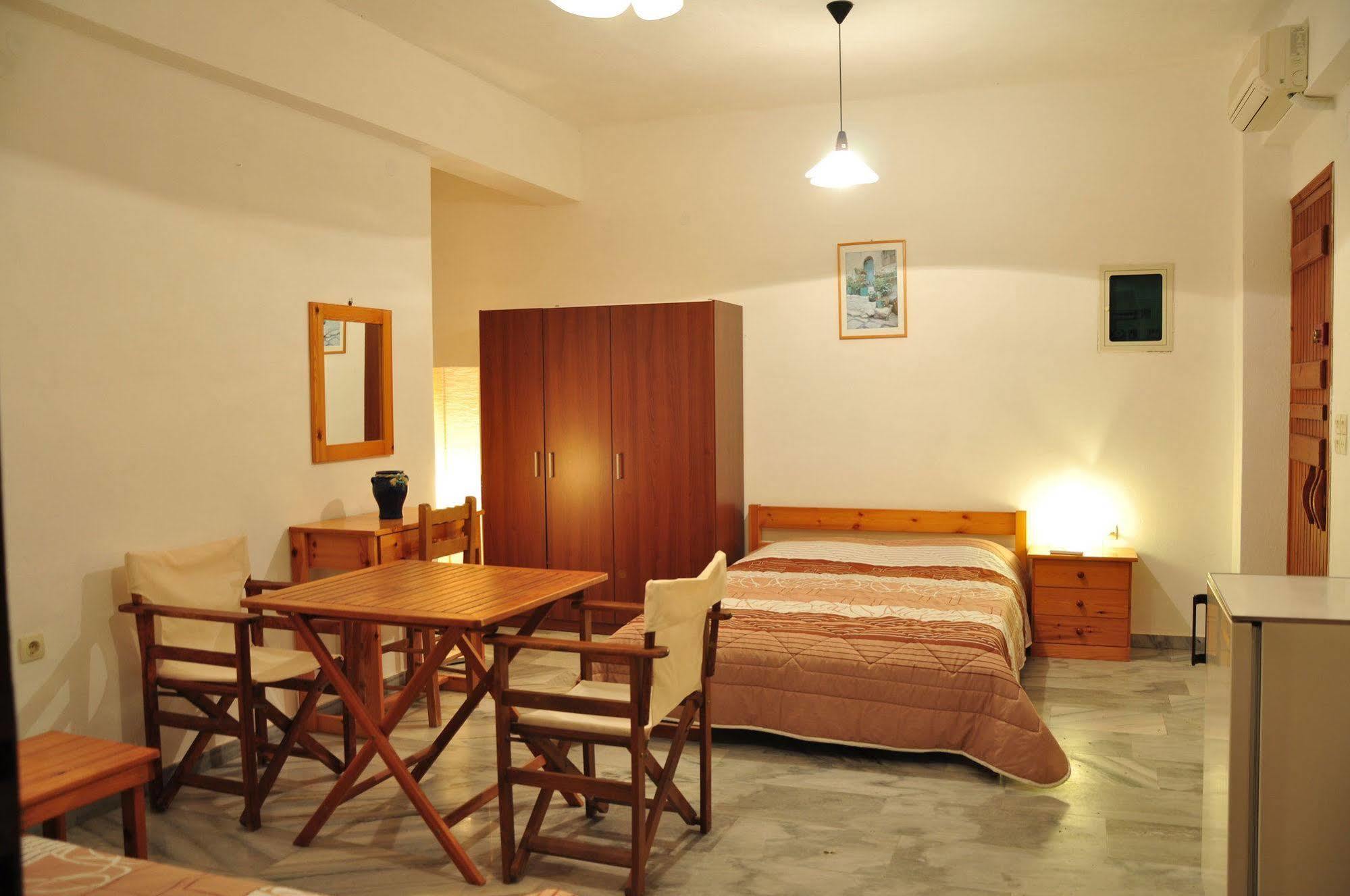 Michalis Apartments Near The Beaches With Sea View Páros Buitenkant foto