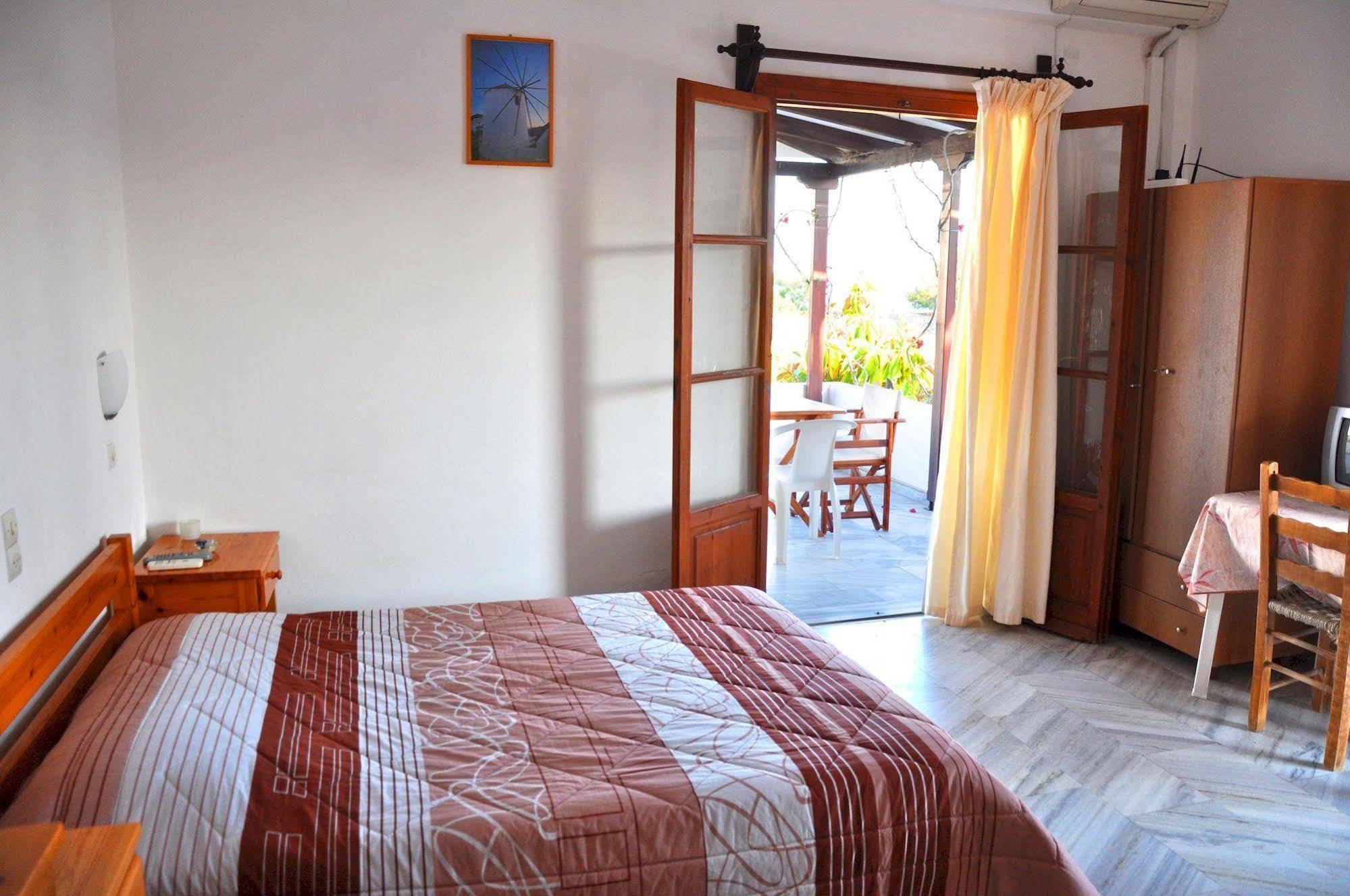 Michalis Apartments Near The Beaches With Sea View Páros Buitenkant foto