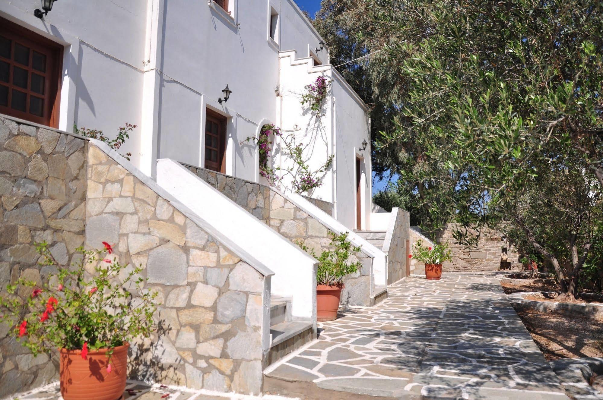 Michalis Apartments Near The Beaches With Sea View Páros Buitenkant foto
