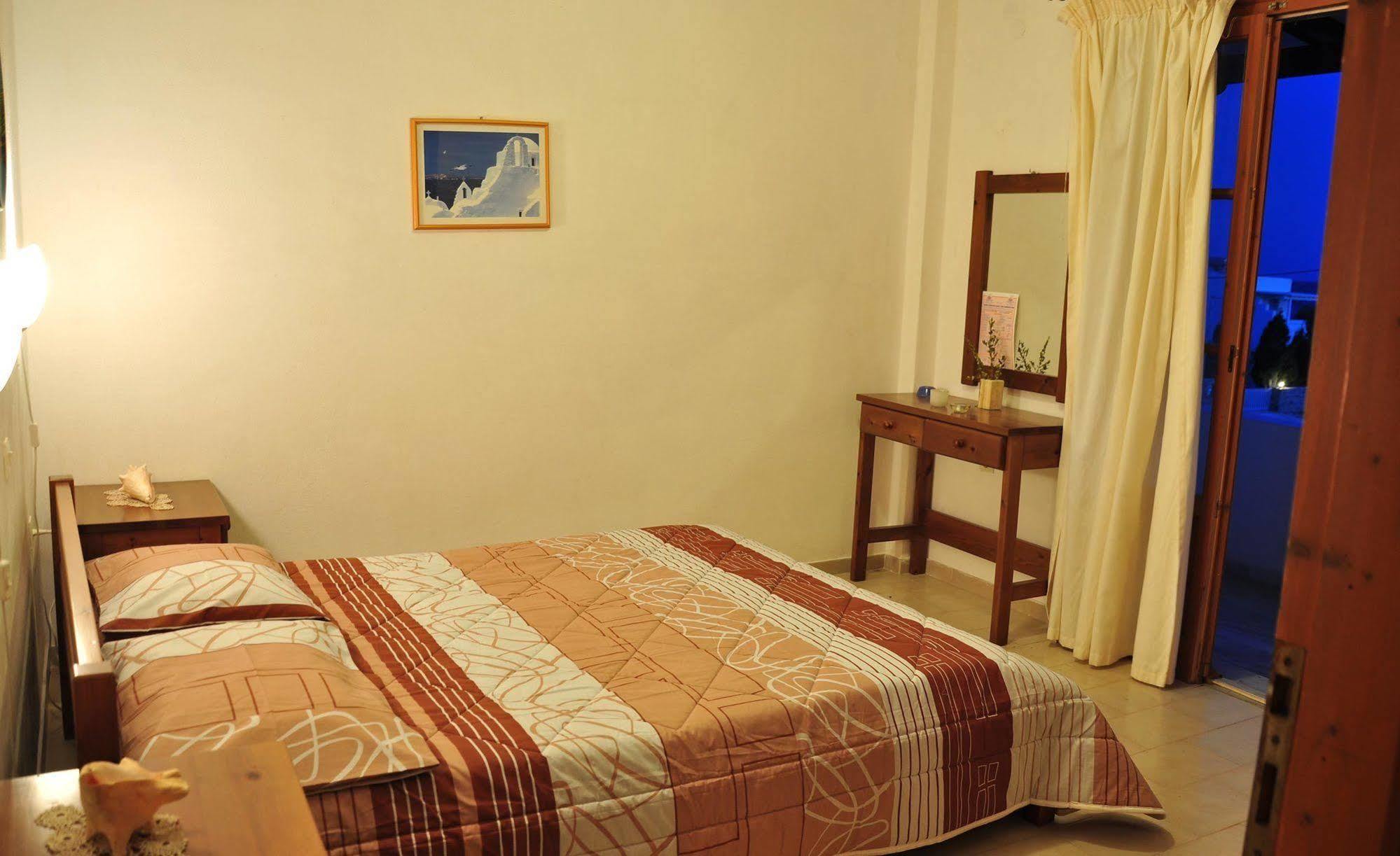 Michalis Apartments Near The Beaches With Sea View Páros Buitenkant foto